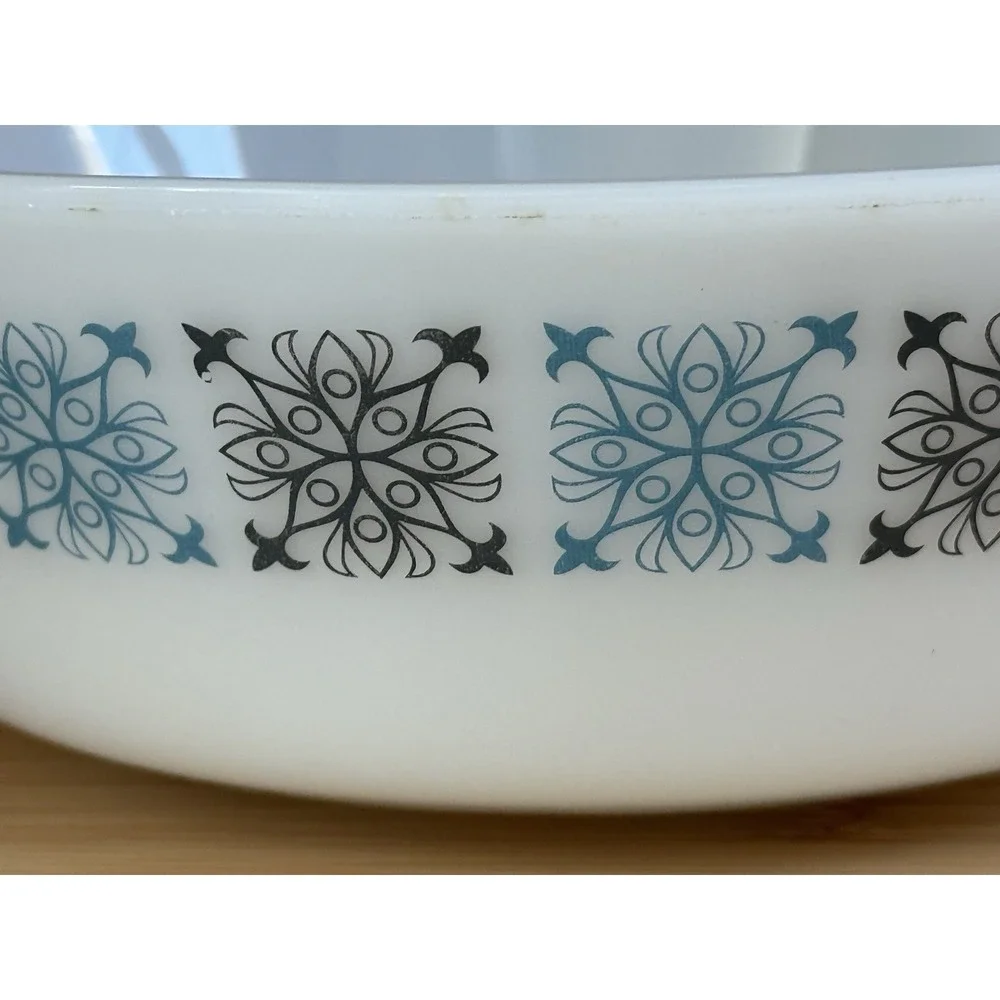 Vintage JAJ Pyrex Small 6